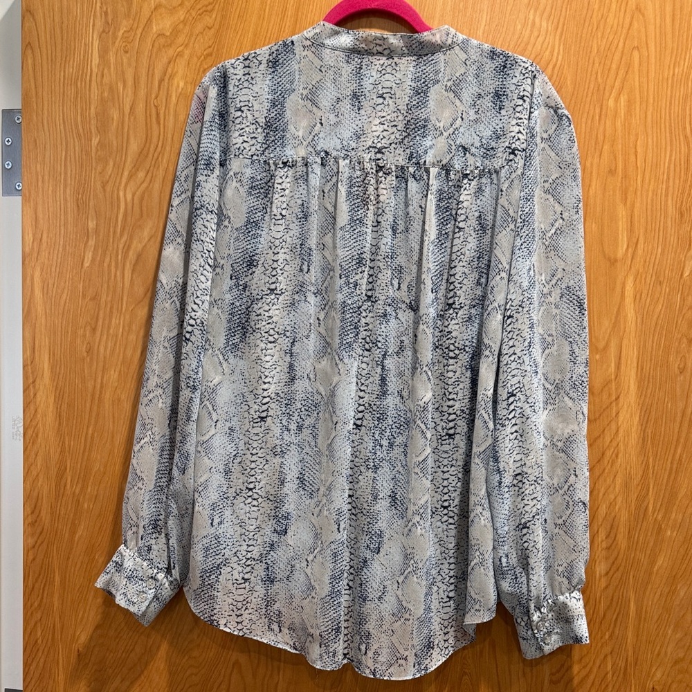 INC International Concepts Gray Snakeskin print Blouse - Picture 3 of 5